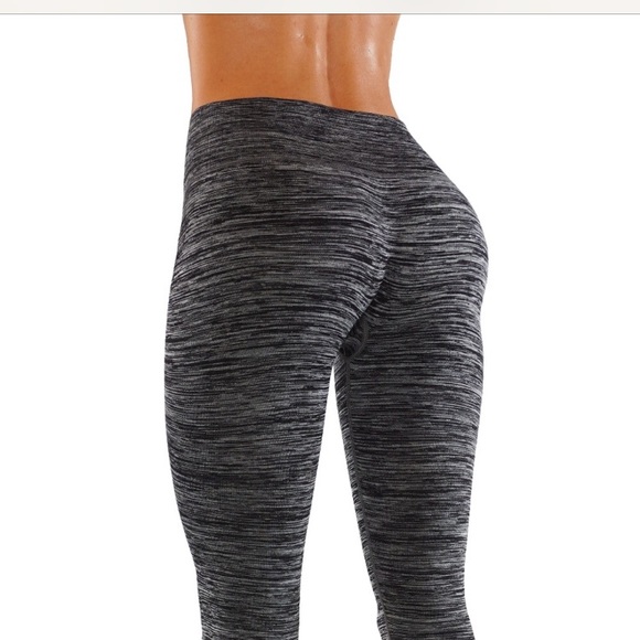 Gray power flex Capri legging - Picture 2 of 4